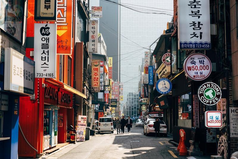 철거지원금으로 새로운 시작을 준비하는 가족의 모습