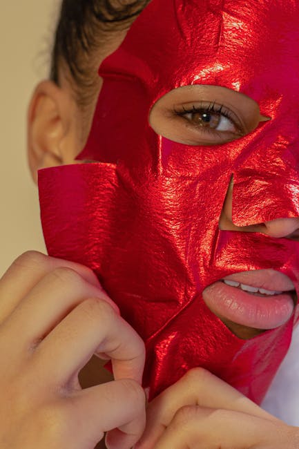 이미지 - young-korean-woman-applying-red-beet-mask-at-her-bright-vanity-table-png