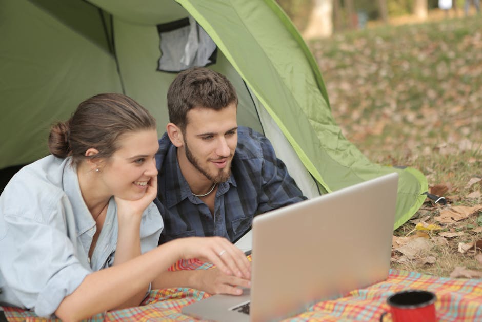 이미지 - young-man-browsing-used-supercar-listings-on-laptop-with-hopeful-smile-png